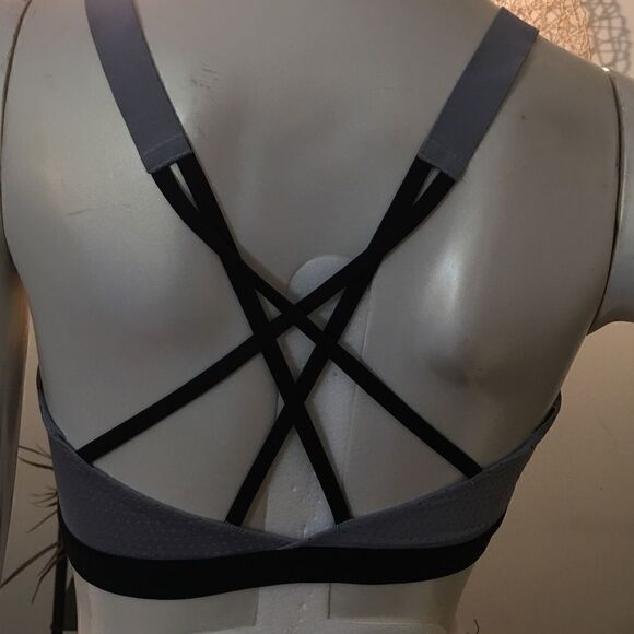 VS Padded silky mesh sports bra - Picture 3 of 6